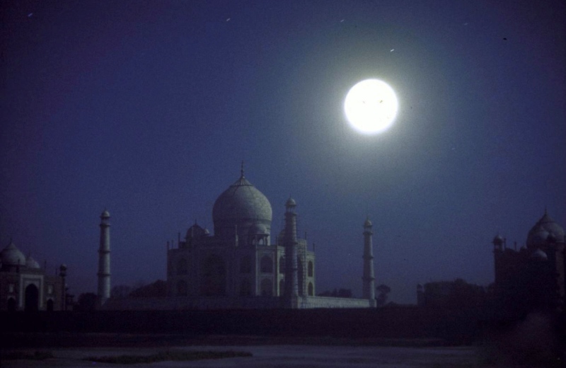 Taj Mahal Moonlight Tour